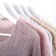 Wyprzedaż wiosenna swetrów damskich
