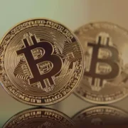 Kryptowaluty a bitcoin – czym się różni?