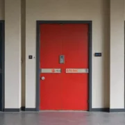 Klasy odporności ogniowej drzwi przeciwpożarowych (EI30, EI60, EI120) Klasy odporności ogniowej drzwi przeciwpożarowych (EI30, EI60, EI120)